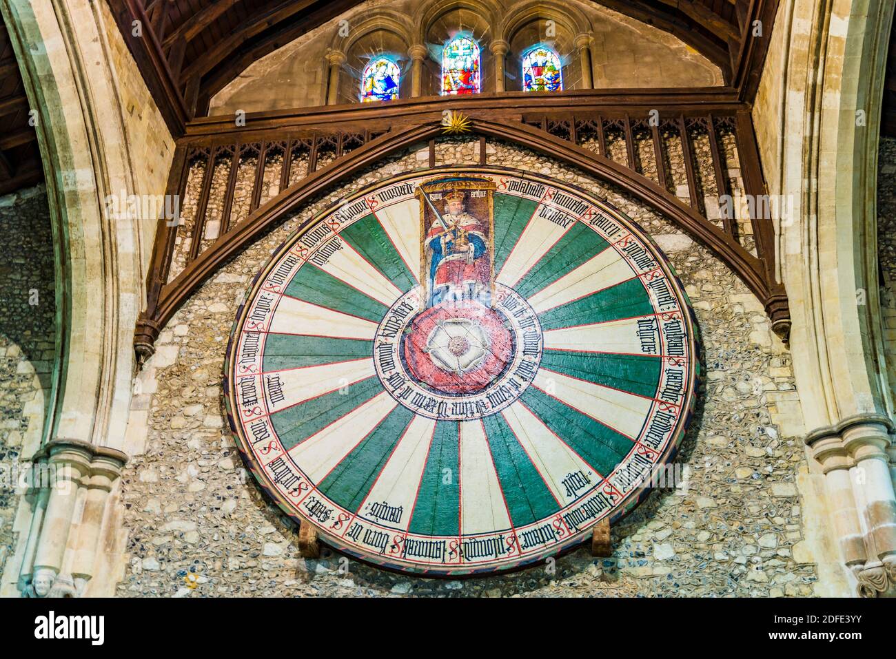 Winchester Round Table in der Großen Halle, eine mittelalterliche Nachbildung des legendären Tisches von König Arthur. Winchester, Hampshire, England, Vereinigtes Königreich, Europa Stockfoto