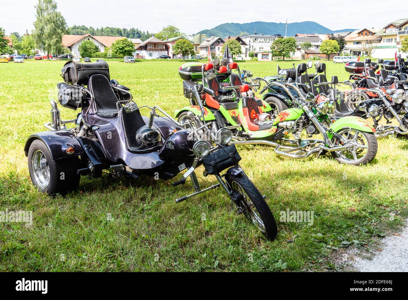 Mondsee, Österreich - 5. August 2017: Oldtimer-Motorrad auf grünem Park in einer Motorradmesse Stockfoto