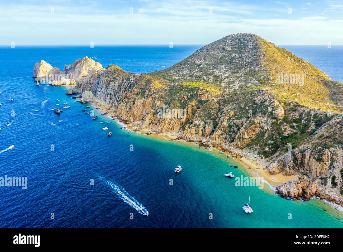 Luftaufnahme südlich von Lands End, Cabo San Lucas, Mexiko, Baja California Sur, wo das Meer von Cortez auf den Pazifischen Ozean trifft Stockfoto Luftaufnahme südlich von Lands End, Cabo San Lucas, Mexiko, Baja California Sur, wo das Meer von Cortez auf den Pazifischen Ozean trifft Stockfoto