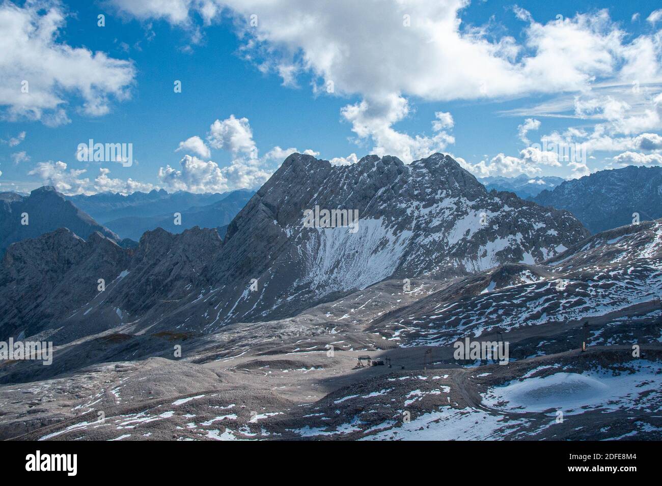 Schöne Aussicht von der Zugspitze, dem höchsten Berg Deutschlands Stockfoto