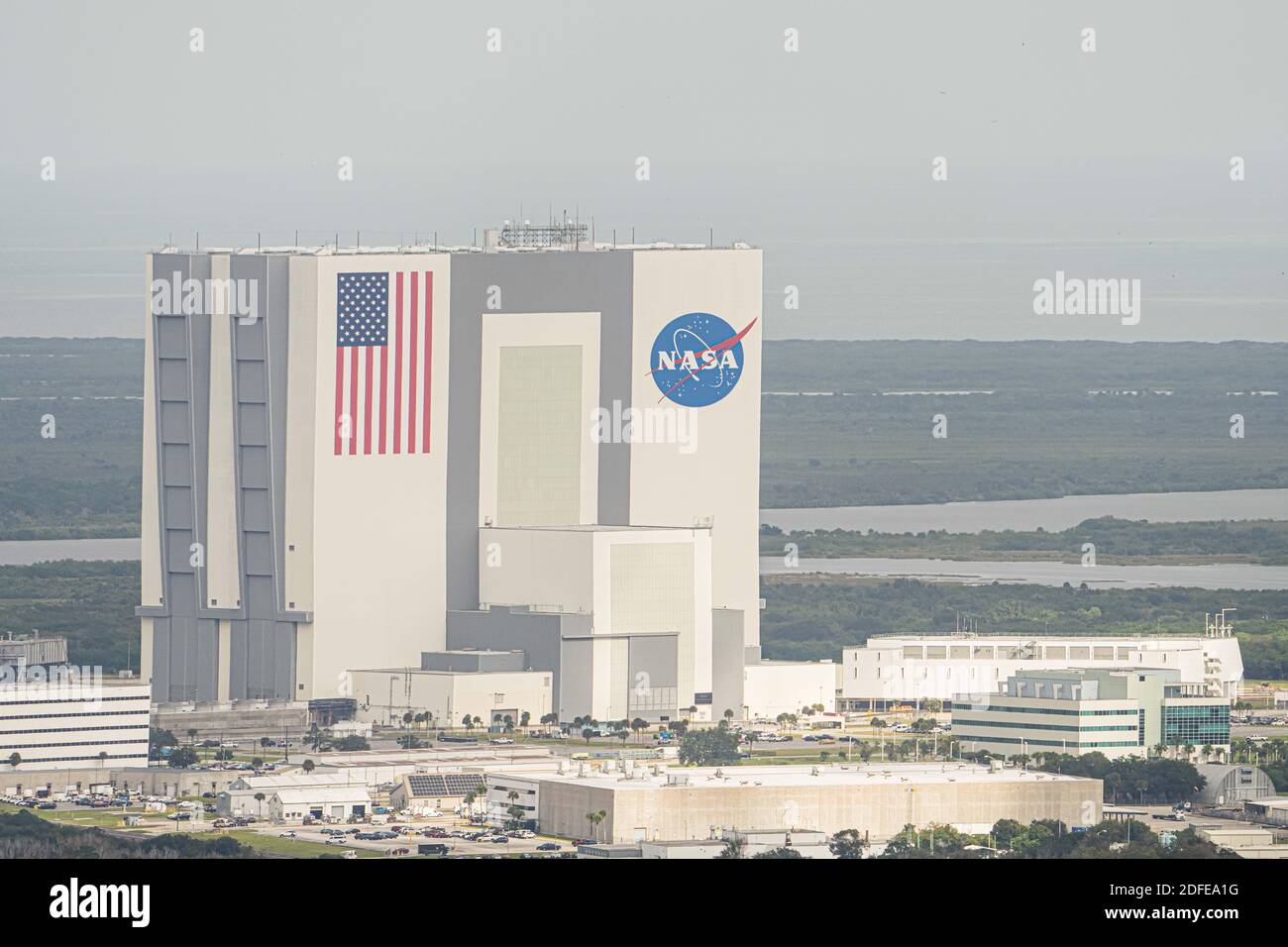 Ariel-Blick auf das Vehicle Assembly Building am Freitag, den 13. November 2020, im Kennedy Space Center, FL. (Stan Szeto/Image of Sport) Stockfoto Ariel-Blick auf das Vehicle Assembly Building am Freitag, den 13. November 2020, im Kennedy Space Center, FL. (Stan Szeto/Image of Sport) Stockfoto