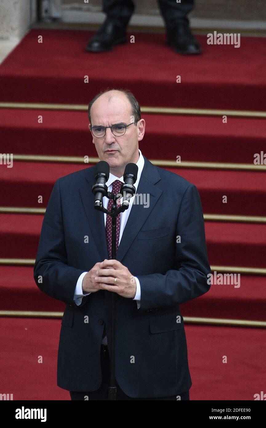 Der neue französische Premierminister Jean Castex wird am 3. Juli 2020 im Rahmen einer offiziellen Übergabe von seinem Vorgänger Edouard Philippe im Hotel de Matignon in Paris, Frankreich, begrüßt. Foto von Eliot Blondt/ABACAPRESS.COM Stockfoto