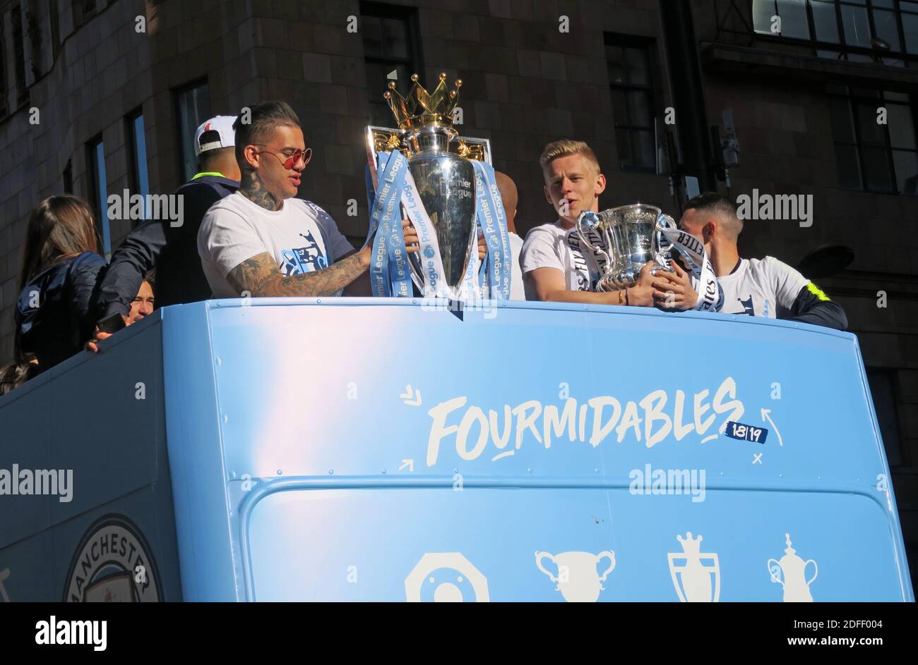 Fourmidables, MCFC, Manchester City Football Club, Blues, Siegesparade, Peter Street, Manchester City Centre, Nordwestengland, Großbritannien, Cup Stockfoto
