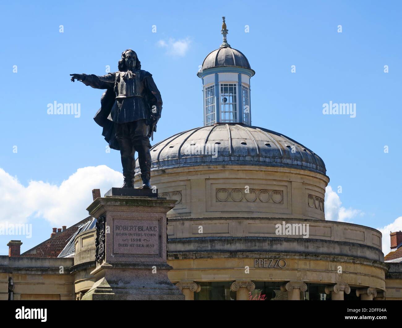 Bridgwater Old Marketplace, Robert Blake Statue, 1900, Marinekommandant, Somerset, Südwestengland, Großbritannien Stockfoto
