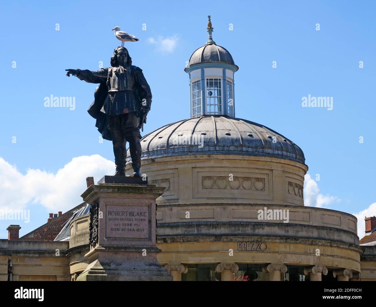 Bridgwater Old Marketplace, Robert Blake Statue, 1900, Marinekommandant, Somerset, Südwestengland, Großbritannien Stockfoto