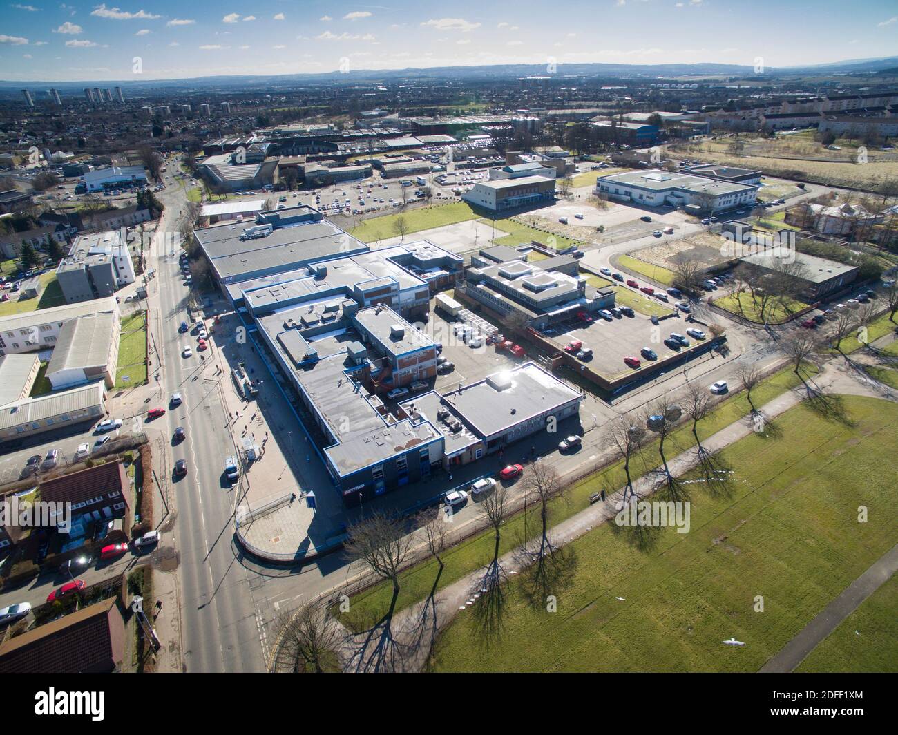 Luftdrohnenansicht des Drumchapel Shopping Centre Glasgow Stockfoto