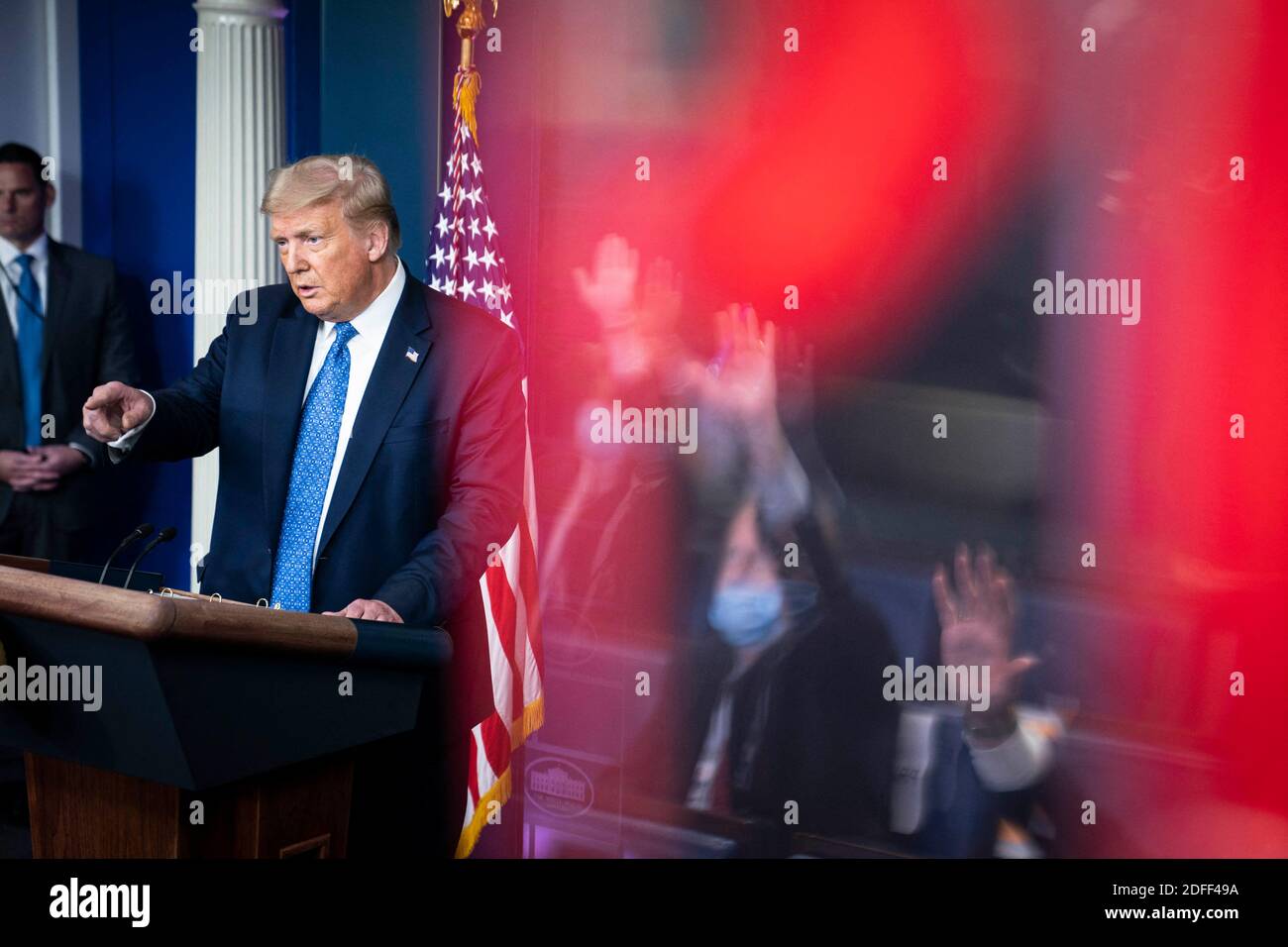 US-Präsident Donald Trump spricht während einer Pressekonferenz im Weißen Haus in Washington, DC, USA, am Mittwoch, 22. Juli 2020. Präsident Trump sprach die Coronavirus-Pandemie, die Präsidentschaftswahlen 2020 und eine neue Anti-Kriminalität-Initiative namens Operation Legend. Foto von Sarah Silbiger/Pool/ABACAPRESS.COM Stockfoto