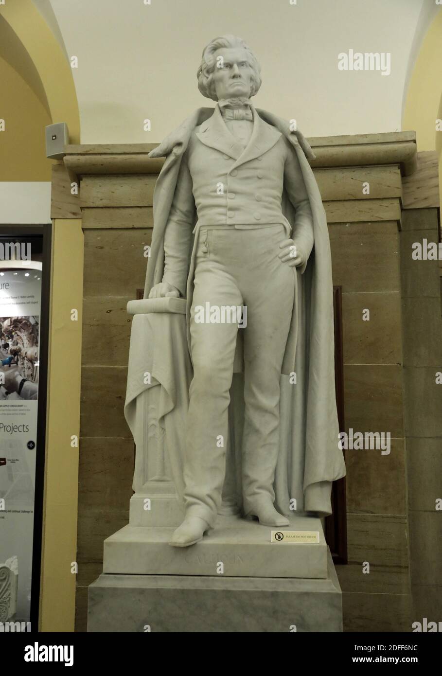 Eine Statue von John C. Calhoun aus South Carolina, einem ehemaligen Vizepräsidenten, der die Pro-Sklaverei-Fraktion im Senat anführte, ist am 24. Juli 2020 auf dem Capitol Hill in Washington zu sehen. US-Kongress stimmte zu entfernen konföderierten Statuen von US-Capitol. Foto von Yuri Gripas/ABACAPRESS.COM Stockfoto