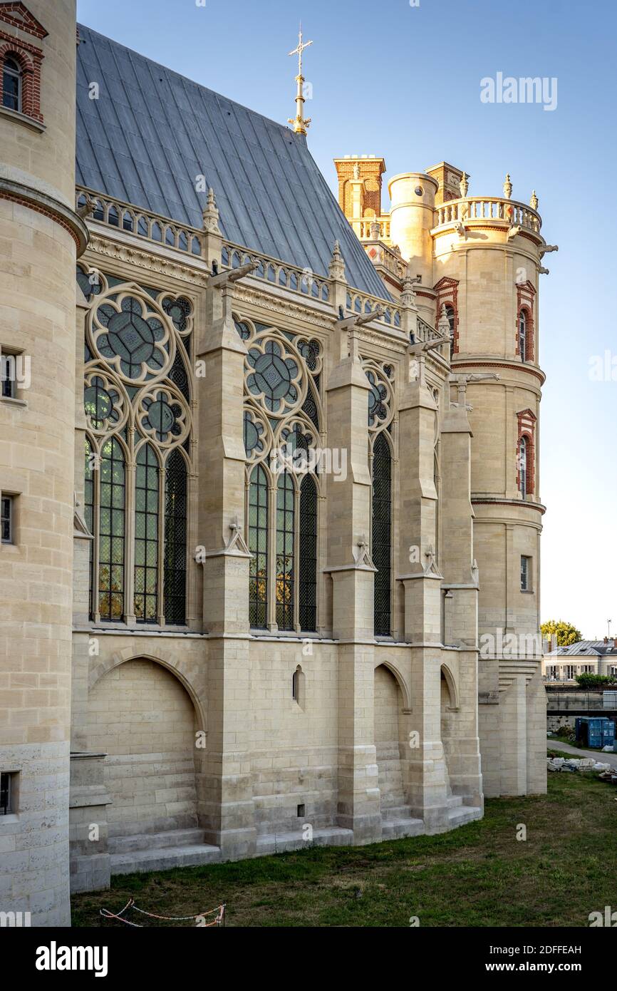 St-German-en-Laye, Frankreich - 6. Jun 2020: Schloss in der Sonnenuntergangsstunde Stockfoto