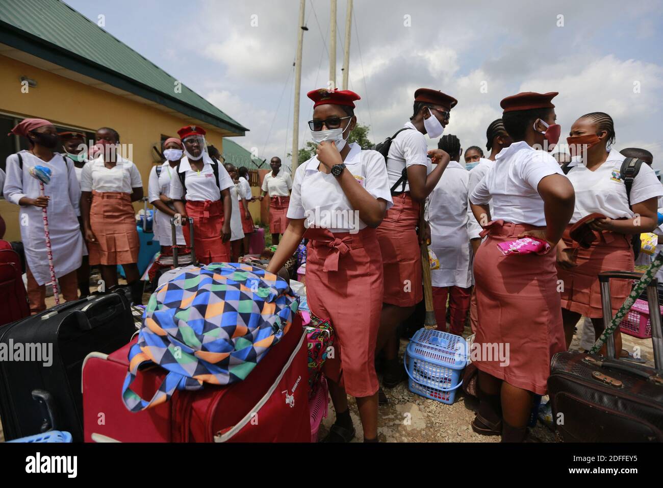 Bwari, die Schüler des Bundeskollegiums sind, trägt bei der Wiedereröffnung der Schule für Schüler des letzten Jahres in Abuja, Nigeria, am 4. August 2020 Schutzmasken. Foto von Tower Pics/ABACAPRESS.COM Stockfoto