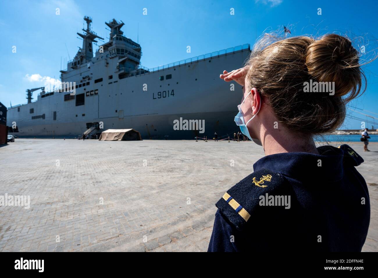 Der französische Hubschrauberträger « Tonnerre » wurde am 17. August 2020 im Hafen von Beirut, wenige Tage nachdem Blasten die Stadt erschüttert hatten, in Beirut im Libanon gesehen. Foto von Ammar Abd Rabbo/ABACAPRESS.COM Stockfoto