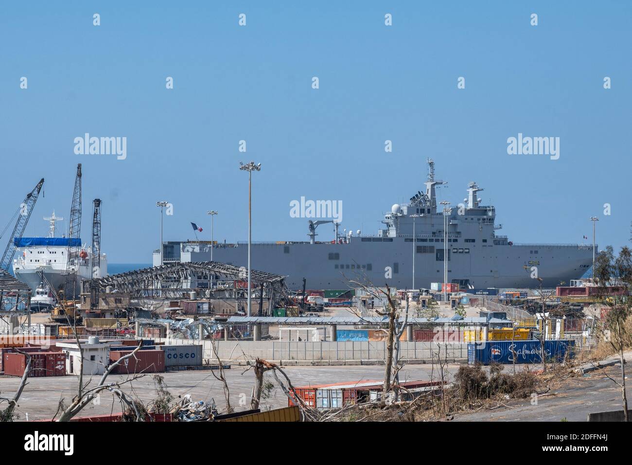 Der französische Hubschrauberträger « Tonnerre » wurde am 17. August 2020 im Hafen von Beirut, wenige Tage nachdem Blasten die Stadt erschüttert hatten, in Beirut im Libanon gesehen. Foto von Ammar Abd Rabbo/ABACAPRESS.COM Stockfoto