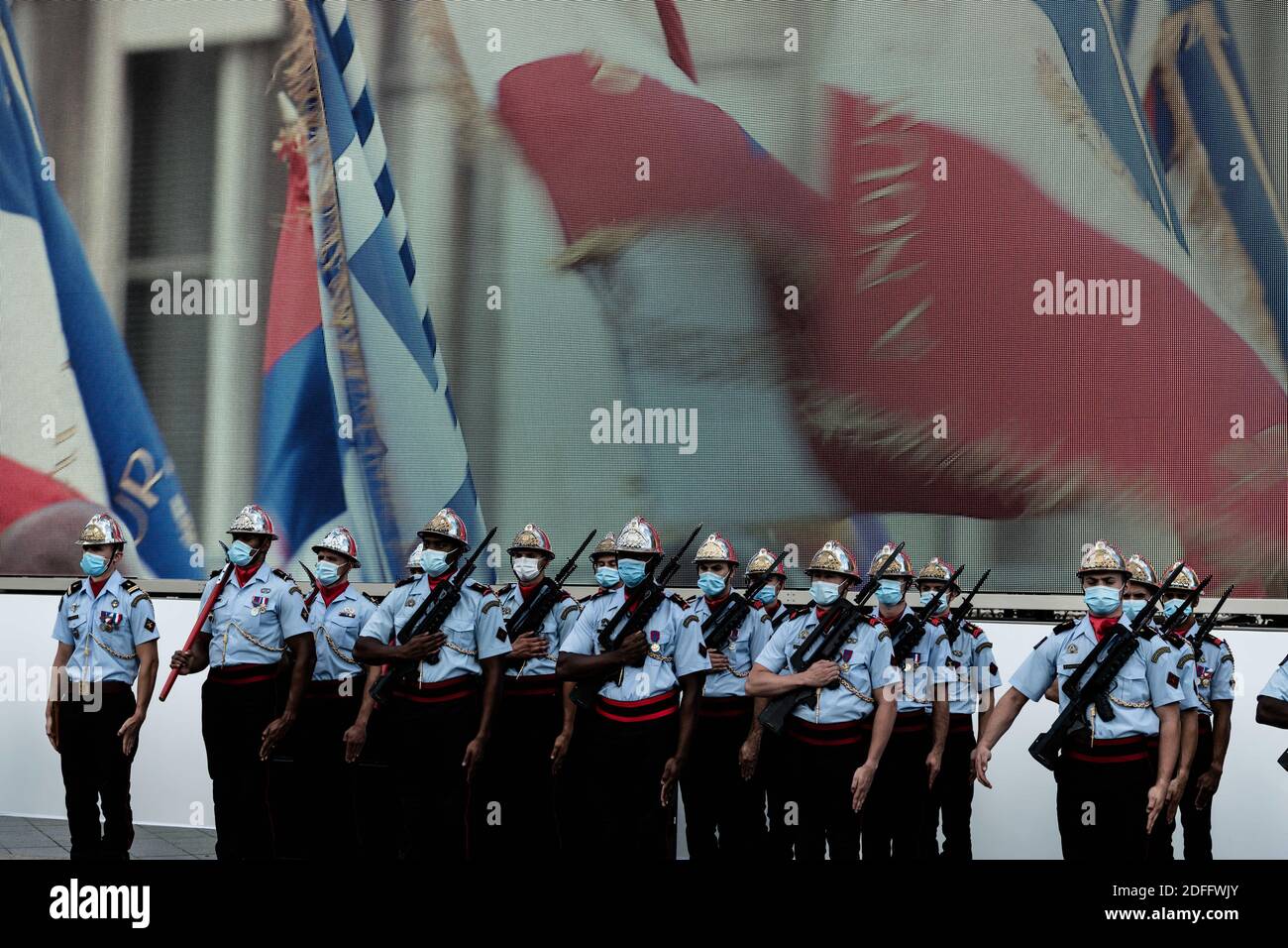 Feuerwehrleute aus Paris zum Gedenken an den 76. Geburtstag der Befreiung von Paris. Paris, Frankreich, 25. August 2020. Foto von Daniel Derajinski/ABACAPRESS.COM Stockfoto