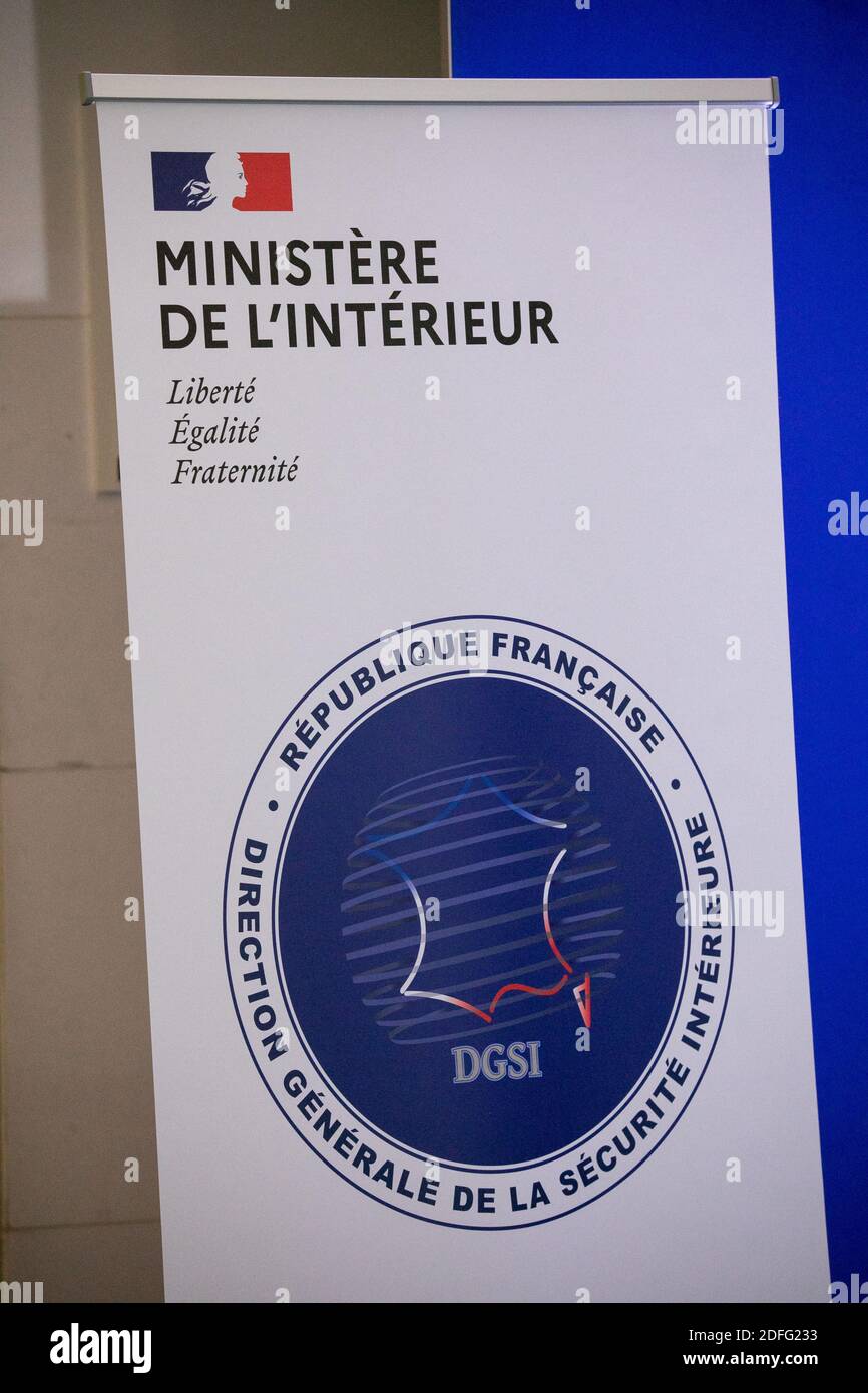 Der französische Innenminister Gerald Darmanin und die französische Juniorministerin für Staatsbürgerschaft Marlene Schiappa bei einer Rede zum Stand der Terrorbedrohung bei der Generaldirektion für Innere Sicherheit (Direction generale de la securite interieure, DGSI) in Paris, Frankreich, am 31. August 2020. Foto von Romain GAILLARD/POOL/ABACAPRESS.COM Stockfoto