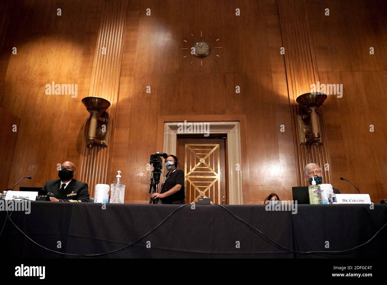 Der Chirurg Jerome Adams und Dr. Francis Collins, Direktor der National Institutes of Health, werden am Mittwoch, den 9. September 2020 während einer Anhörung des Senats für Gesundheit, Bildung, Arbeit und Pensionen gesehen, um Impfstoffe und den Schutz der öffentlichen Gesundheit während der Coronavirus-Pandemie zu diskutieren. Foto von Greg Nash/Pool/ABACAPRESS.COM Stockfoto