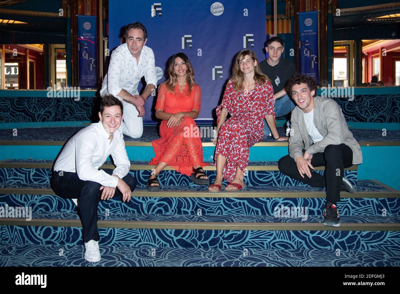 Vanessa Guide, Bruno Paviot, Arthur Mazet, Noémie Schmidt, Rio Vega und Paul Scarfoglio bei der Monique Photocall 3615 im Rahmen der Sonderausgabe des 22. Festival de la Fiction Televisuelle, die normalerweise in La Rochelle stattfindet, aber ausnahmsweise im Folies Bergeres Theater in Paris stattfindet, Frankreich aufgrund der Covid-19-Krise am 18. September 2020. Foto von Aurore Marechal/ABACAPRESS.COM Stockfoto