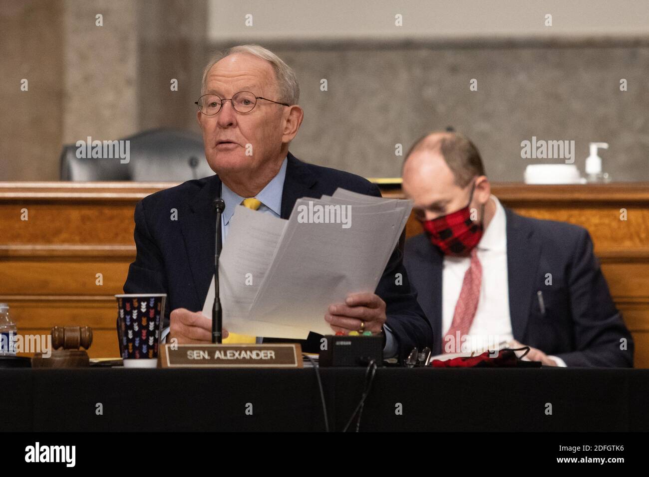 Senator Lamar Alexander, Vorsitzender des Senats für Gesundheit, Bildung, Arbeit und Renten-Ausschusses, spricht während einer Anhörung auf dem Capitol Hill, in Washington, Mittwoch, 23. Oktober 2020. Stockfoto