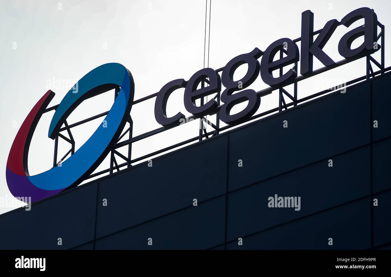 Bukarest, Rumänien - 02. Dezember 2020: Ein Logo der belgischen IT Solutions, Services & Consultancy multinationale Unternehmen Cegeka wird angezeigt o Stockfoto