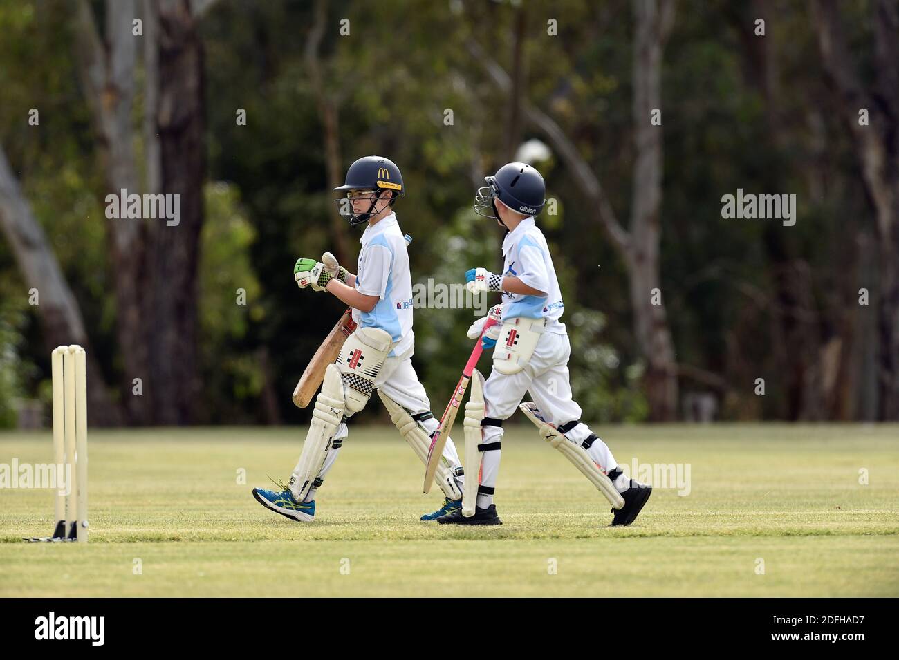 Die Benalla Bushrangers unter 12 Jahren nehmen an den Wangaratta Colts in Benalla Teil. Australien Stockfoto