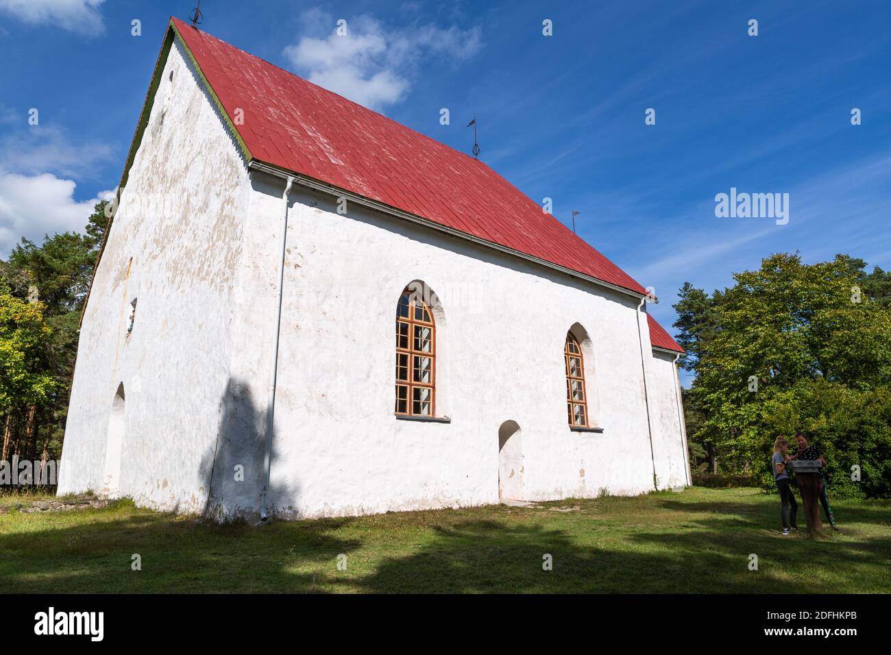 Weiße Lutheranische Kirche in Vormsi Insel, Estland Stockfoto
