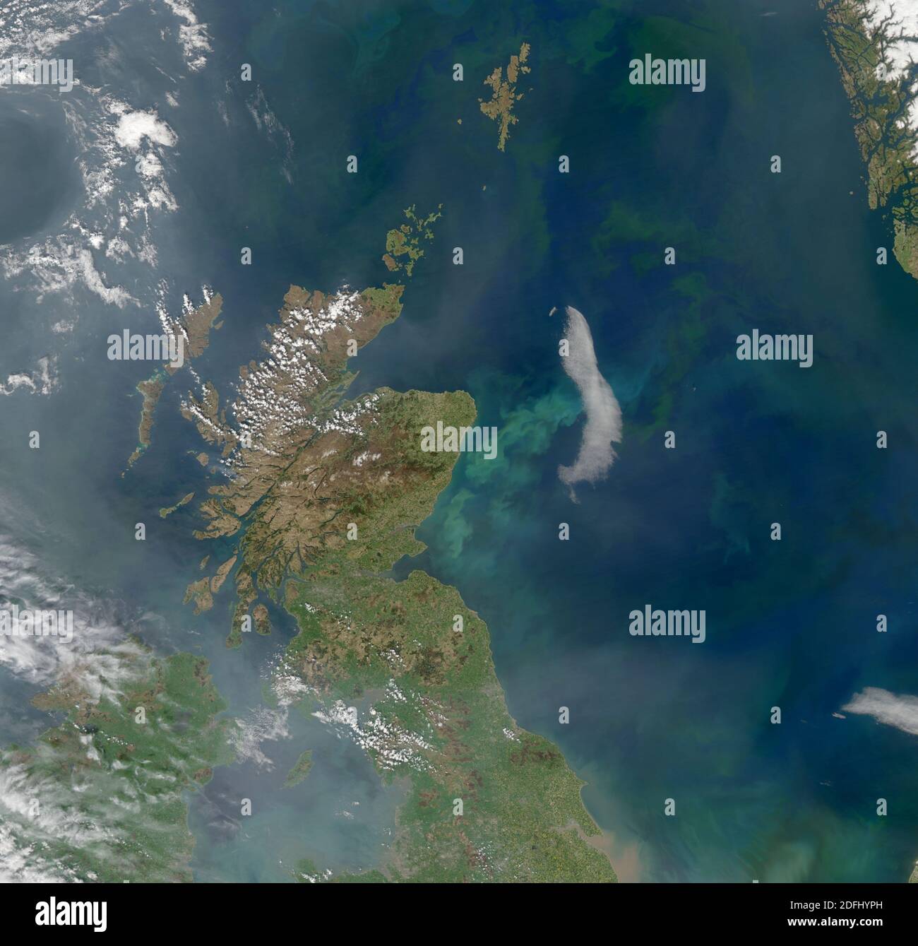 SCHOTTLAND - 2008 - Dieses spektakuläre Bild eines NASA-Satelliten zeigt Nordengland und Schottland sowie einen großen Teil der Nordsee - Foto: Geop Stockfoto