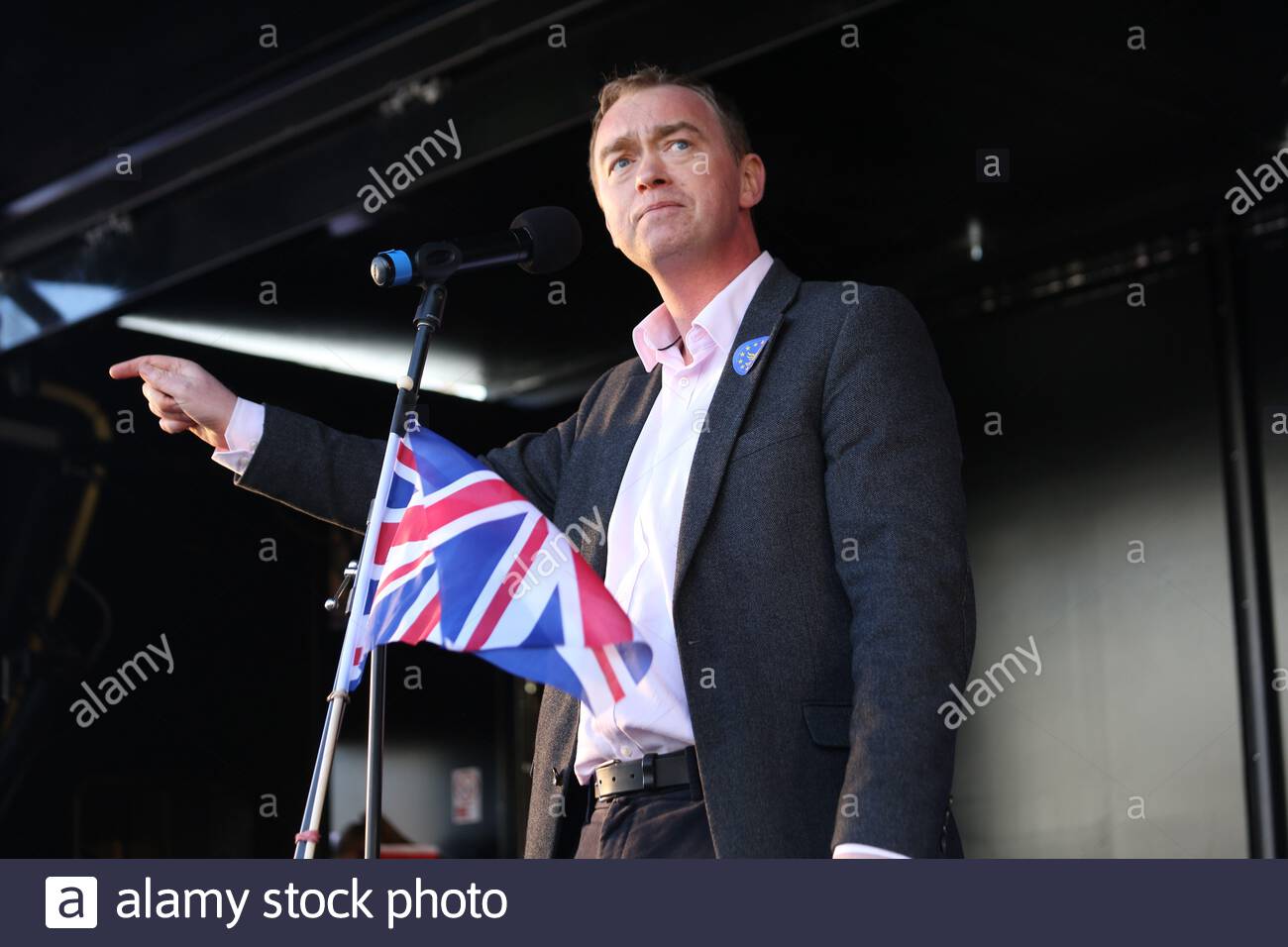 Der liberale Demokrat Tim Farron spricht während der Brexit-Krise in Westminster bei einer Anti-Brexit-Rallye. Stockfoto