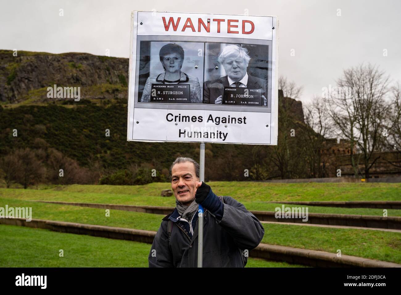 Edinburgh, Schottland, Großbritannien. Dezember 2020. Protest einer Anti-Lockdown-Gruppe, die sich vor dem schottischen Parlament in Holyrood als Rettung Schottlands bezeichnete. Iain Masterton/Alamy Live News Stockfoto