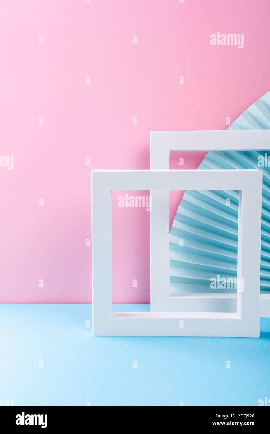 Farbenfroher abstrakter Hintergrund mit Papierfächern Stockfoto
