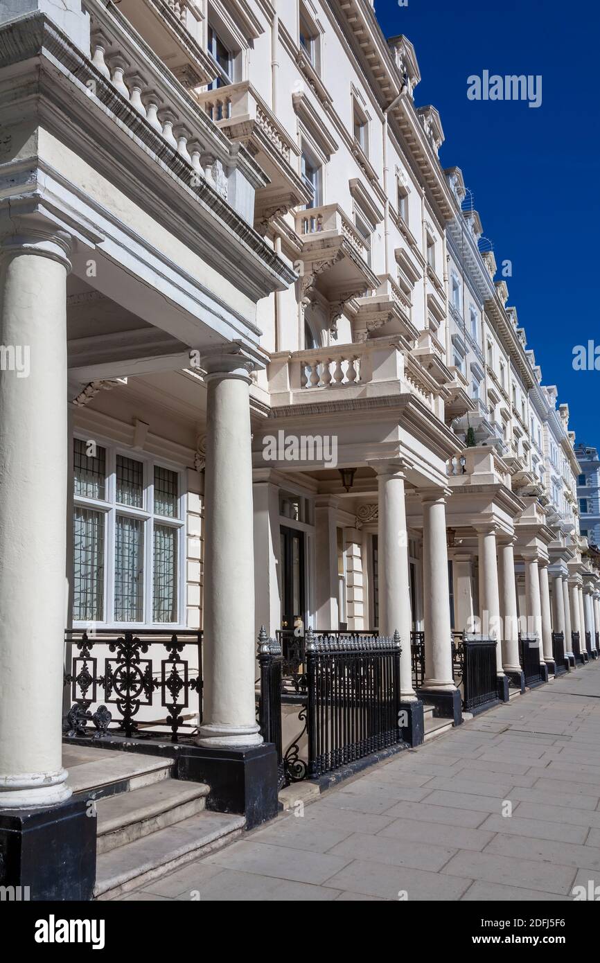 Regency Georgian Reihenhaus Häuser und Wohnungen in Kensington London England Großbritannien, die Gegend beliebte Reiseziel Touristenattraktion la Stockfoto