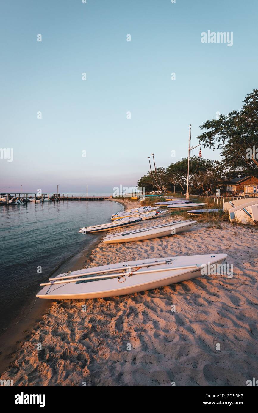 Boote am Strand in Kismet, Fire Island, Long Island, New York
