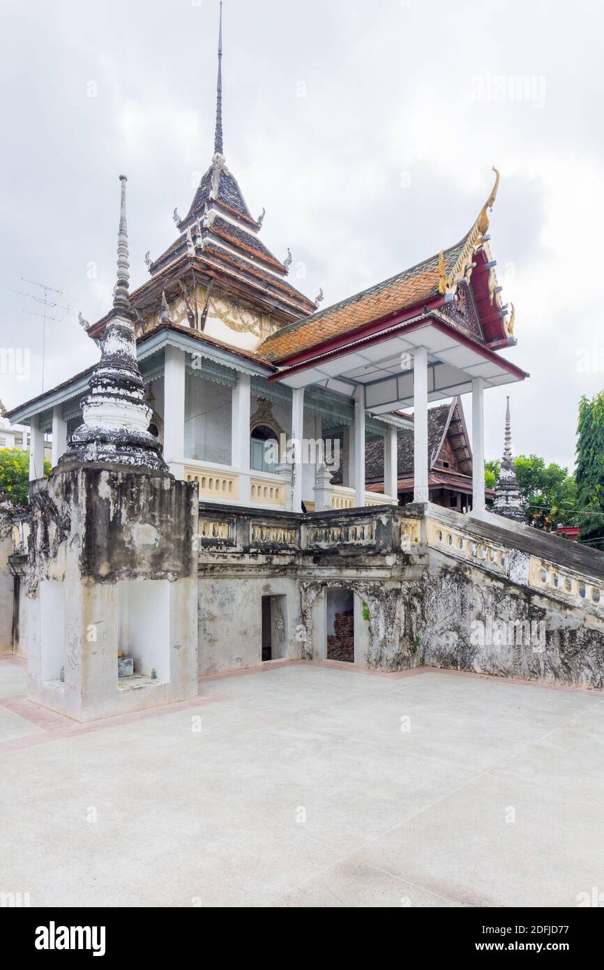 Thailändischer buddhistischer Tempel in der Provinz Phetchaburi in Thailand Stockfoto