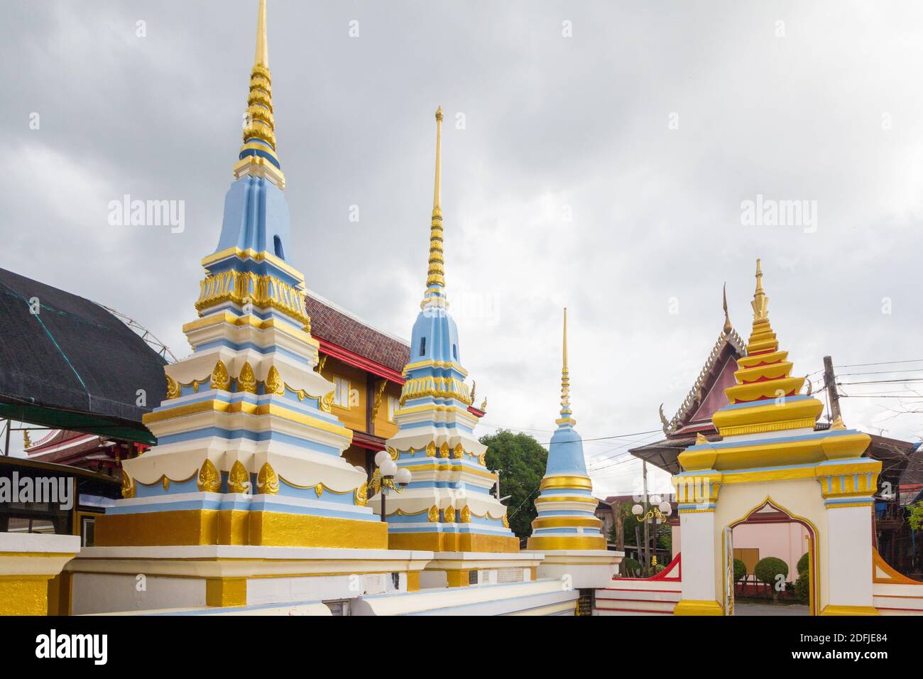 Thailändischer buddhistischer Tempel in der Provinz Phetchaburi in Thailand Stockfoto