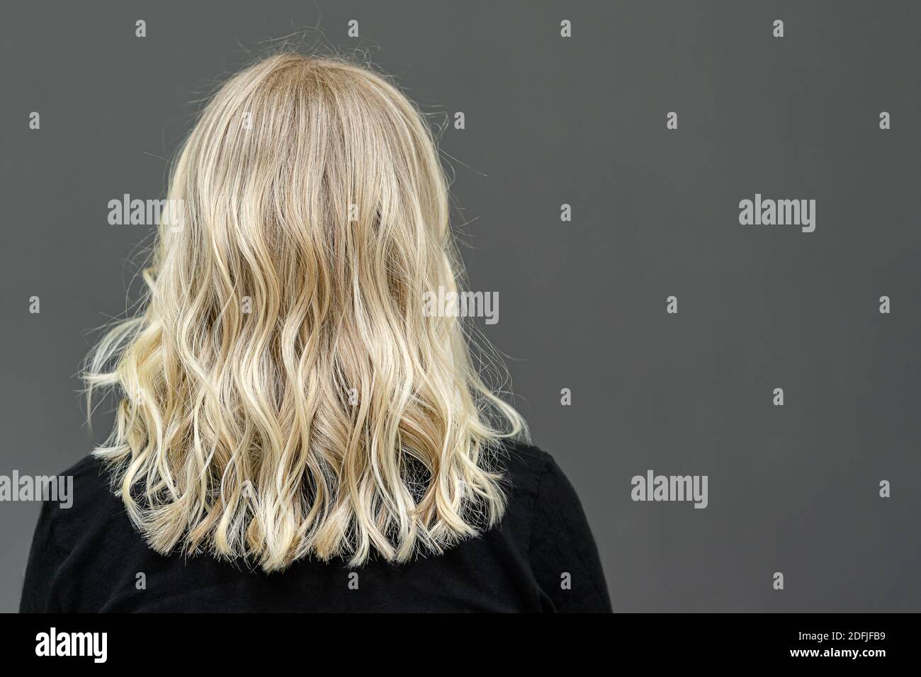 gefarbte blonde haare stockfotos und bilder kaufen alamy