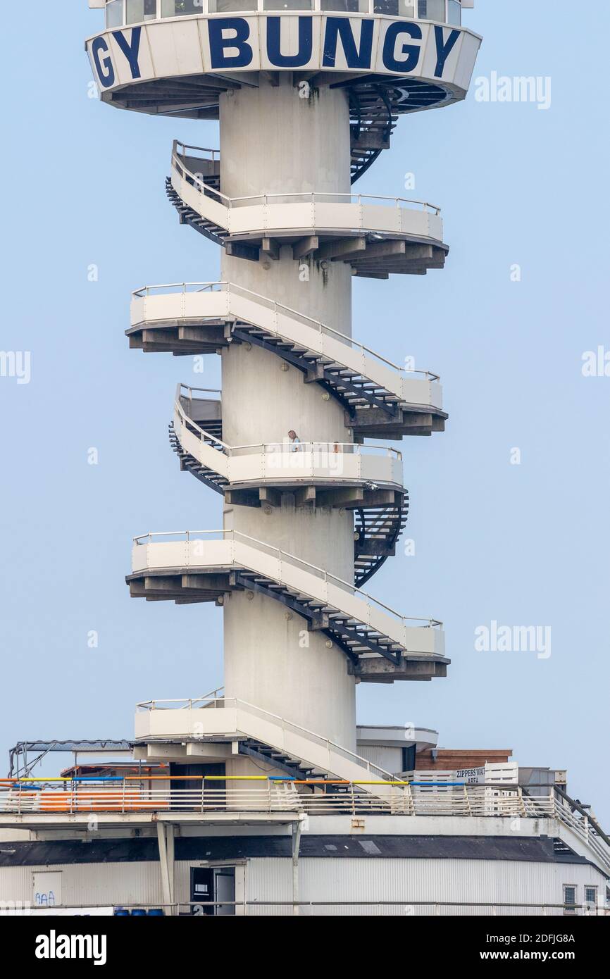 Bungy Sprungturm am Strand, Scheveningen, Niederlande Stockfoto