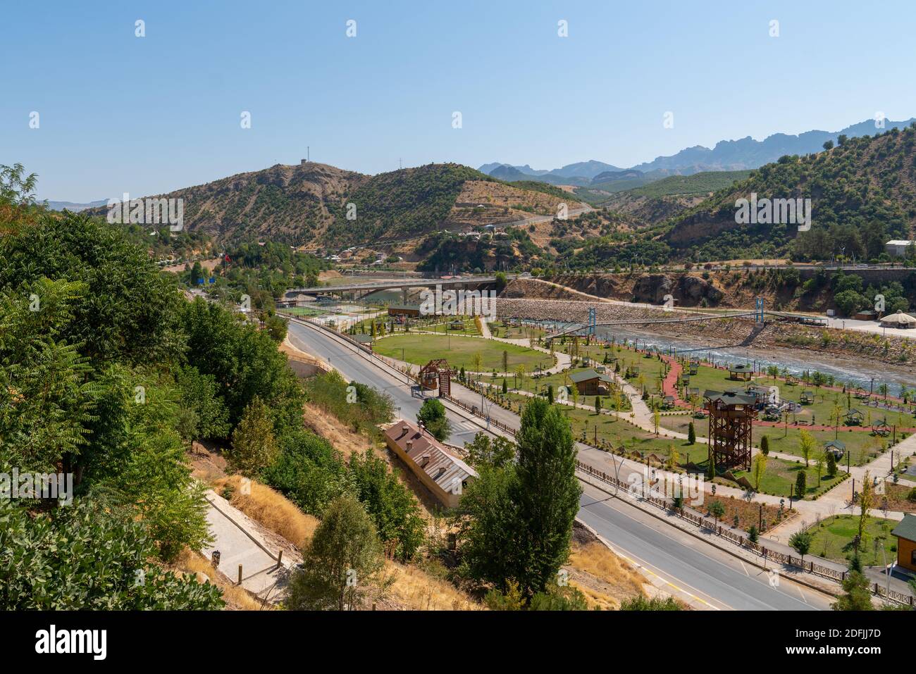 Tunceli, Türkei-September 18 2020: Tunceli Stadt mit Munzur Fluss Stockfoto