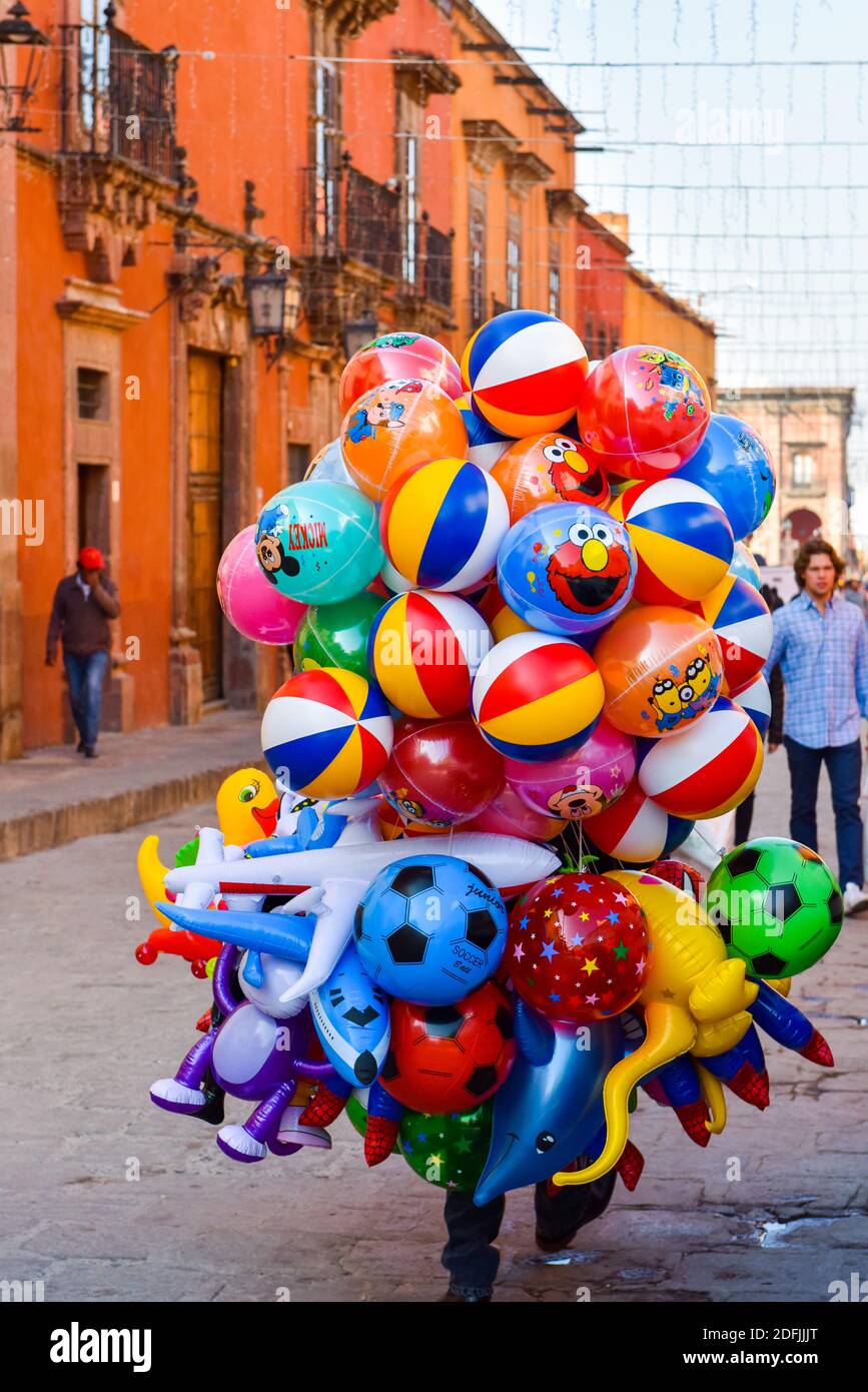 Straßenverkäufer von Luftballons San Miguel de Allende, Mexiko Stockfoto