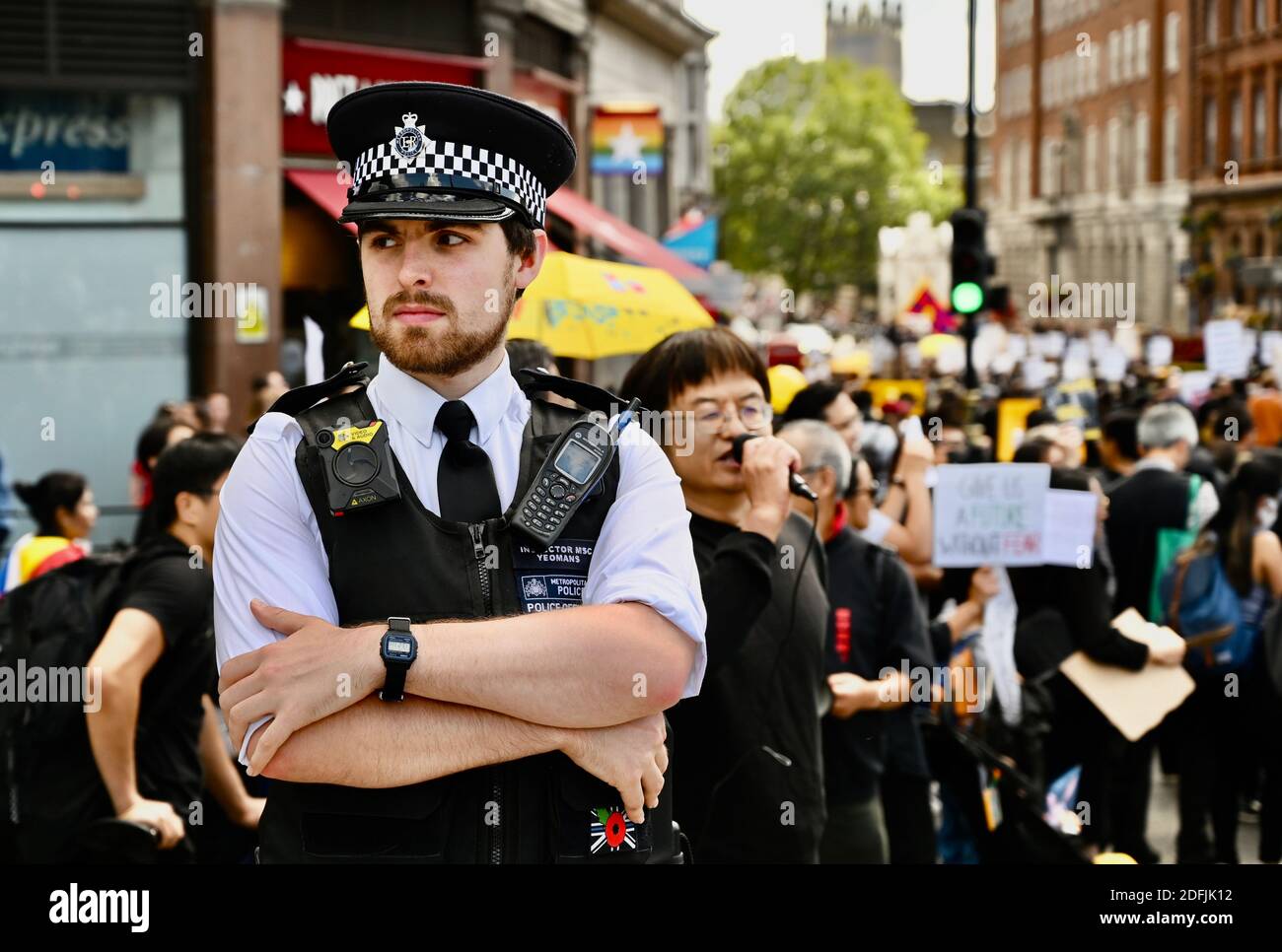Metropolitan Police Officer bei einer Demonstration in Whitehall, London. VEREINIGTES KÖNIGREICH Stockfoto