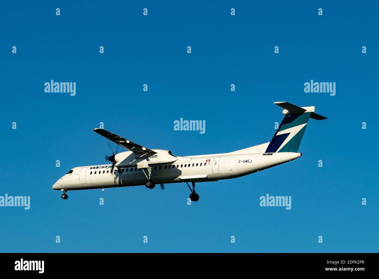 Toronto, Ontario, Kanada - 22. Juni 2019. Kleiner Westjet-Flug vor Ort zu landen Stockfoto