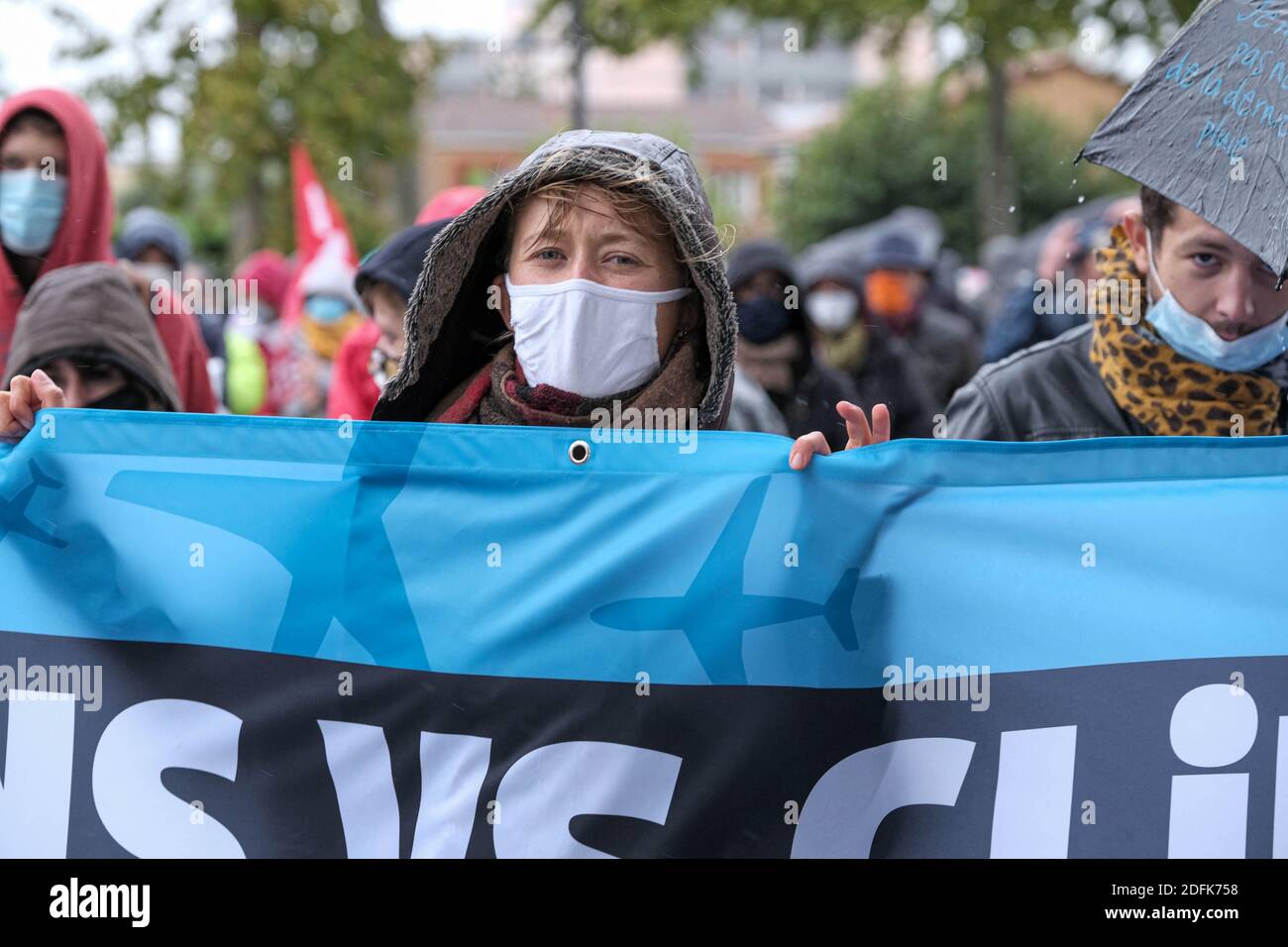 In Toulouse (Frankreich) wurde auf Aufruf von ANVCOP21, Greenpeace and Extinction Rebellion, am 3. Oktober 2020 ein marsch zum Flughafen organisiert. Wie in mehreren Städten in Frankreich, dieser marsch für das Klima wollte eine Einschränkung des Luftverkehrs zu fordern, und glauben Sie nicht an die Illusion einer "grünen Ebene". Foto von Patrick Batard / ABACAPRESS.COM Stockfoto