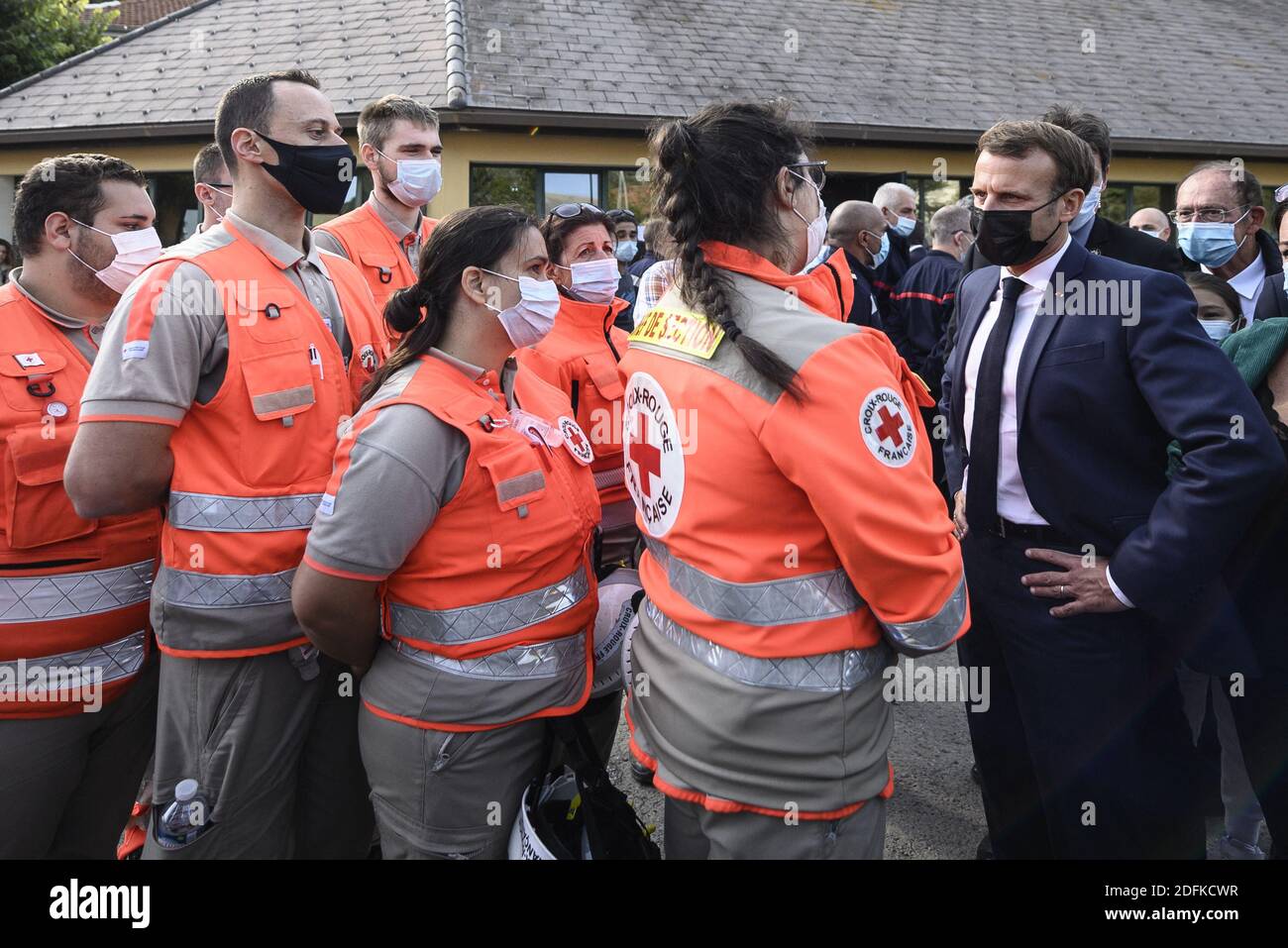 Der französische Präsident Emmanuel Macron besuchte am 7. Oktober 2020 Tende im Vallee de la Roya, etwa 50 km nordöstlich von Nizza, südöstlich von Frankreich, nachdem Stürme und große Überschwemmungen im Departement Alpes-Maritimes weitverbreitete Schäden angerichtet hatten. Foto von Eliot Blondt/ABACAPRESS.COM Stockfoto