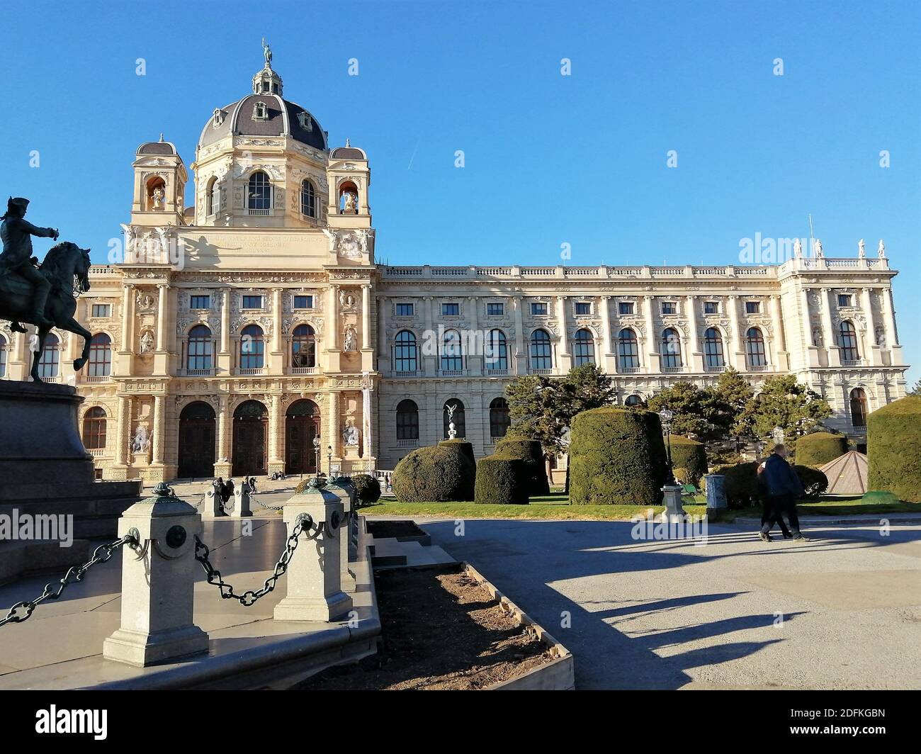 Die Zwillingsmuseen, Wien, Österreich. 11. Oktober 2020 AM Maria-Theresien-Platz steht EIN Doppelhaus gegenüber. Stockfoto