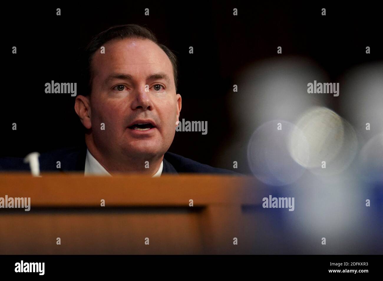 Senator Mike Lee, ein Republikaner aus Utah, spricht während einer Bestätigungsverhandlung des Justizausschusses des Senats in Washington, D.C., USA, am Dienstag, den 13. Oktober 2020. Die Demokraten bekommen ihren ersten Riss bei der Befragung von Amy Coney Barrett heute während ihrer Bestätigungsverhandlung am Obersten Gerichtshof der USA, wo sie planen, sich darauf zu konzentrieren, wie sie das Gericht in eine konservativere Richtung bewegen könnte, in Fragen wie Gesundheitsversorgung und Abtreibung. Foto von Stefani Reynolds/Pool/ABACAPRESS.COM Stockfoto