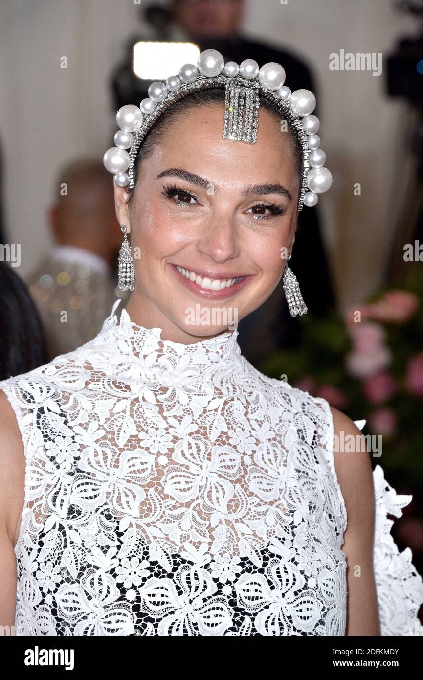 Datei Foto vom 06. Mai 2019 von Gal Gadot Teilnahme an der 2019 Met Gala Celebrating Camp: Notes on Fashion im Metropolitan Museum of Art On in New York City, NY, USA. Der israelische Hollywood-Star Gal Gadot wird die Rolle von Cleopatra in einem bevorstehenden Remake des berühmten Biopics spielen. Die Ankündigung, dass Gadot Cleopatra spielt, hat jedoch Empörung und Gegenreaktion in den sozialen Medien verursacht. Streitigkeiten über Kleopatras Erbe und Abstammung sind aufgetaucht und Parallelen werden mit Gadots Erbe und Ethnizität gezogen. Foto von Lionel Hahn/ABACAPRESS.COM Stockfoto
