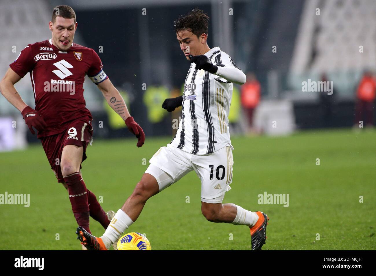 Allianz Stadion, Turin, Italien, 05 Dec 2020, 10 Paulo Dybala (JUVENTUS FC) vs 09 Andrea Belotti (Turin FC) während Juventus FC vs Turin, Italienischer Fußball Serie A Spiel - Foto Claudio Benedetto / LM Stockfoto