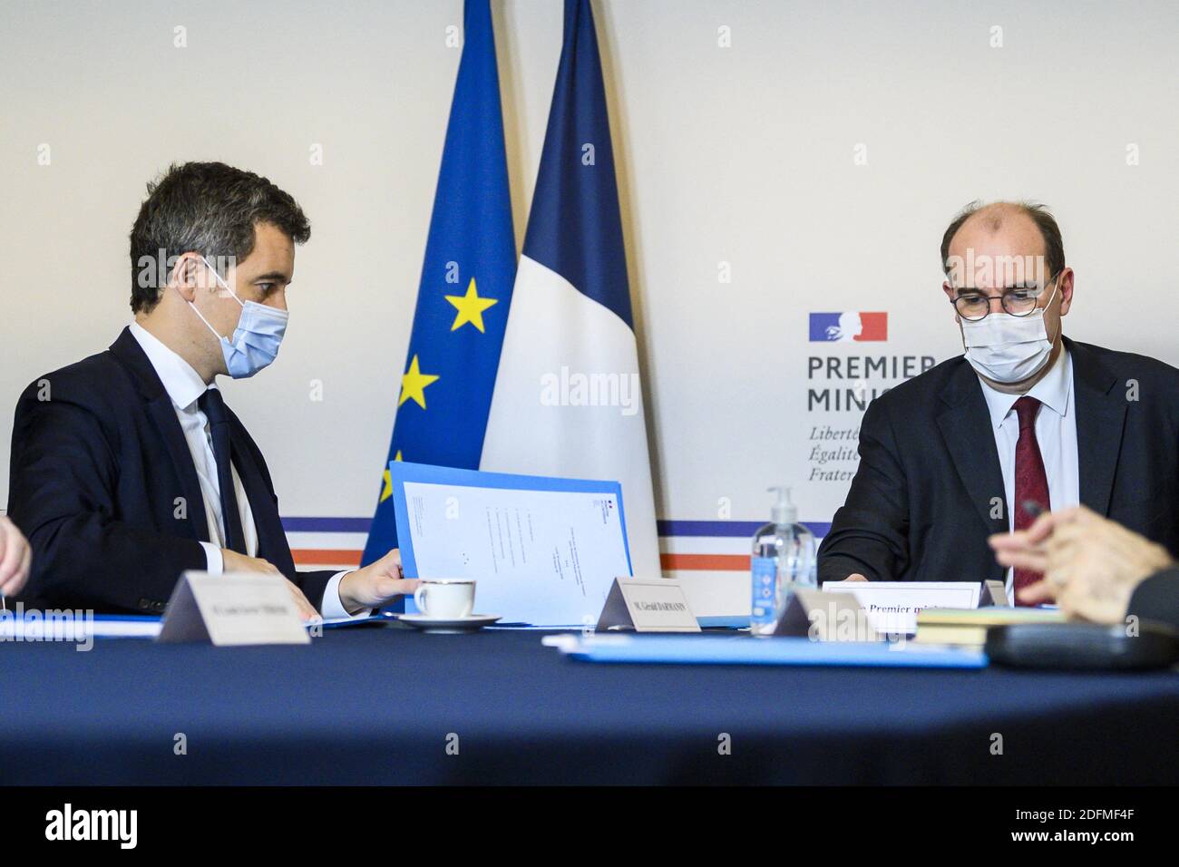 Der französische Premierminister Jean Castex und der französische Innenminister Gerarld Darmanin bei einem Treffen mit Vertretern religiöser Kulte im Hotel de Matignon am 16. november 2020. Foto von ELIOT BLONDT/ABACAPRESS.COM Stockfoto