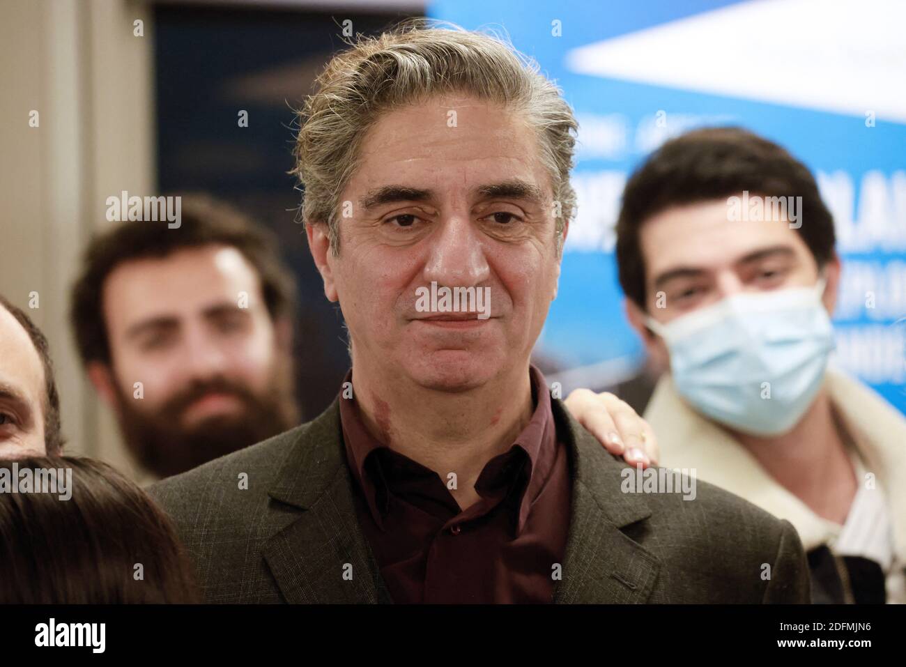 Der französisch-armenische Schauspieler Simon Abkarian nimmt am 21. November 2020 an der Phoneton 2020 Teil, einer jährlichen Spendenaktion, die vom Fonds Armenien de France für die Entwicklung Armeniens und Artsakhs organisiert wird. (Foto von Ludovic MARIN / Pool/ABACAPRESS.COM Stockfoto