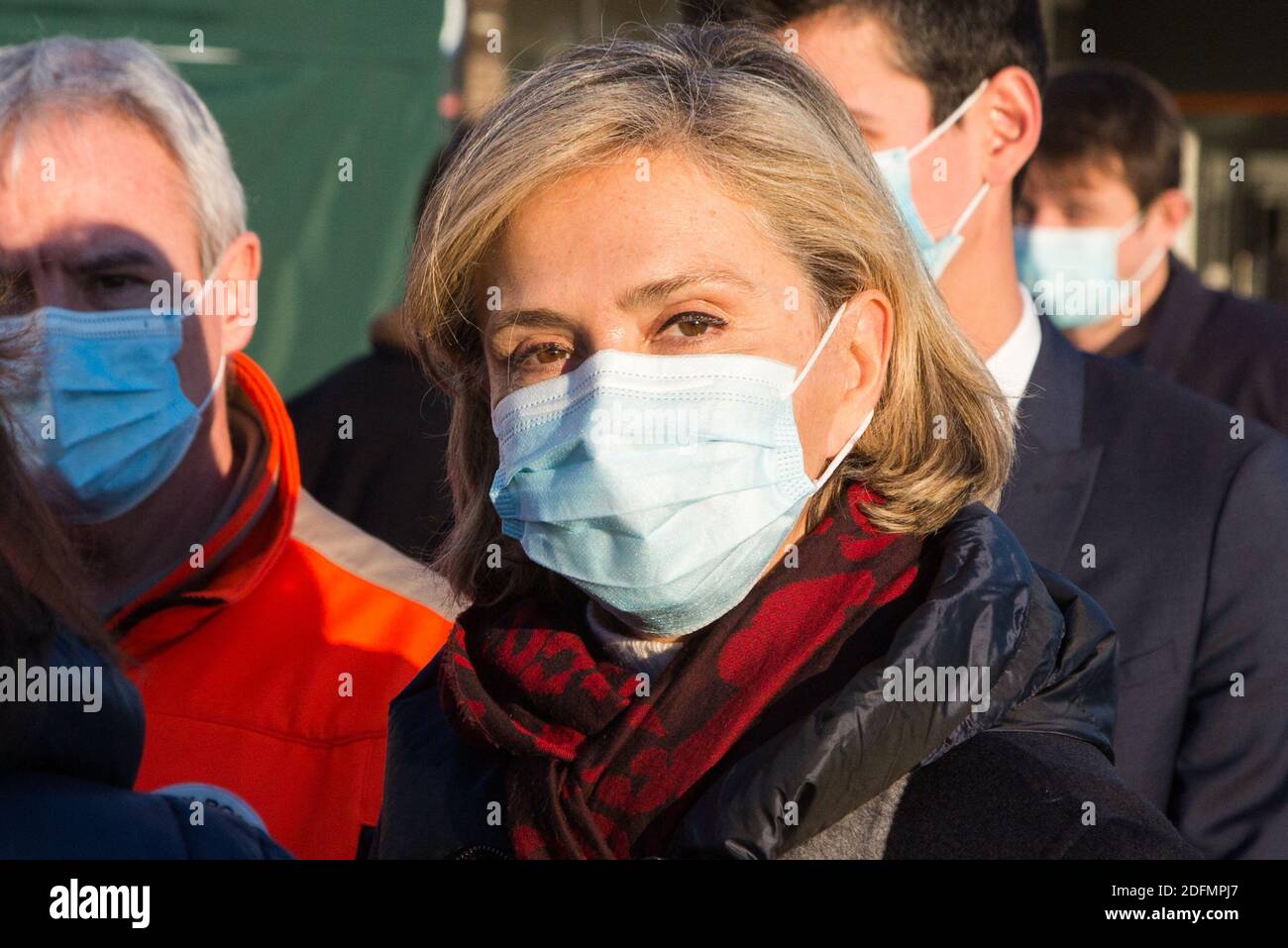 COVID19 - Valerie Pecresse, Präsidentin der Region Ile-de-France, wird am 28. November 2020 mit dem Roten Kreuz in Ulis, Frankreich, in das Einkaufszentrum Ulis 2 gehen, um dort einen Antigentestbetrieb in Einkaufszentren einzuleiten. Foto von Nasser Berzane/ABACAPRESS.COM Stockfoto