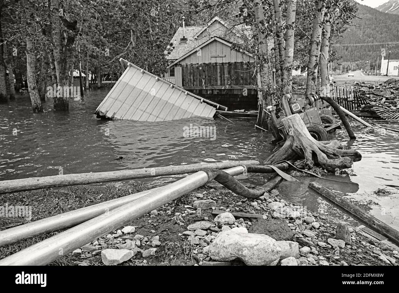 Im Juni 1975 kam es zu erheblichen Wasserschäden in der Gemeinde Waterton. Waterton National Park, Alberta, Kanada Stockfoto