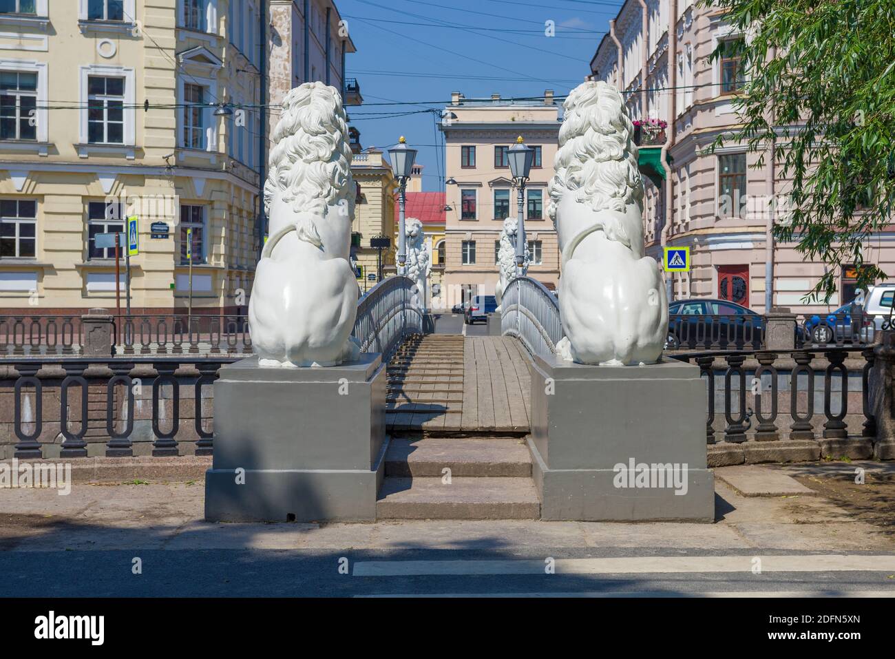 Alte Löwenbrücke (1826) an einem sonnigen Junitag. St. Petersburg, Russland Stockfoto