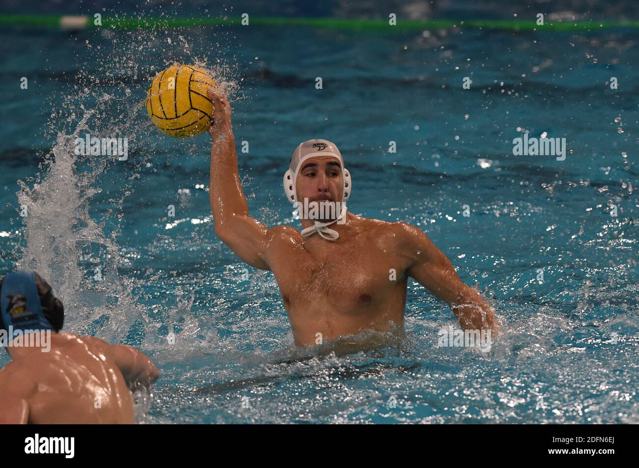 Savona, Italien. Dezember 2020. Savona, Italien, Zanelli Pool, 05. Dezember 2020, RASOVIC Strahinja (VK Radnicki) während VK Radnicki gegen OSC Potsdam - len Euro Cup Wasserball Spiel Credit: Danilo Vigo/LPS/ZUMA Wire/Alamy Live News Stockfoto